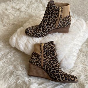 Toms Kelsey Wedge Leopard Print Suede Ankle Boot Size 11W